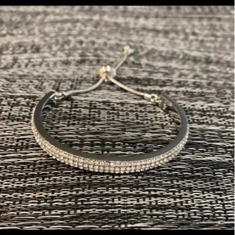 Bracelet with small crystals